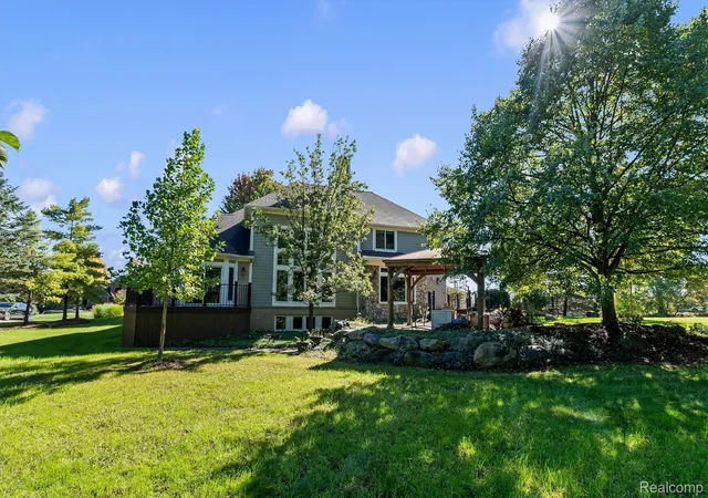 Photo 3 of Single family home for sale at 4654 Woodland Hills Dr, Rochester, MI 48306 | MLS# 20261079386 | Listing updated on 2026-10-17