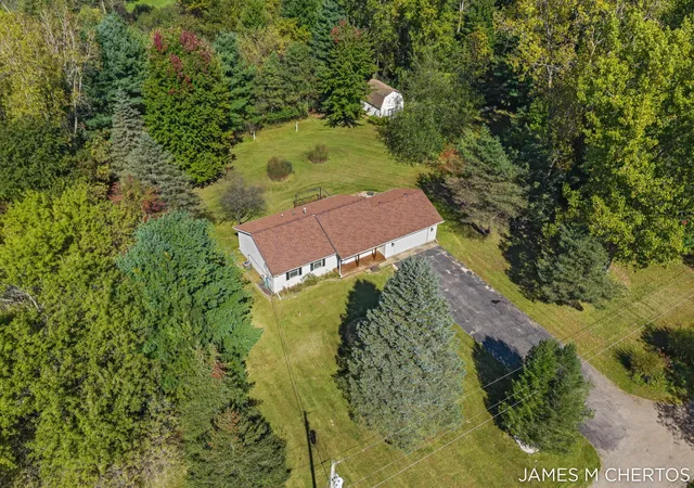Photo 2 of Single family home for sale at 8283 Deer Valley Dr SE, Caledonia Township Kent, MI 49302 | MLS# 65026052217 | Listing updated on 2026-10-30