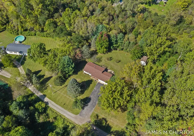 Photo 4 of Single family home for sale at 8283 Deer Valley Dr SE, Caledonia Township Kent, MI 49302 | MLS# 65026052217 | Listing updated on 2026-10-30