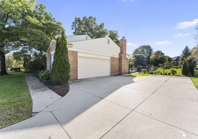 Photo 2 of Single family home for sale at 11265 Bellwood Dr, Plymouth, MI 48170 | MLS# 57050223508 | Listing updated on 2026-10-18