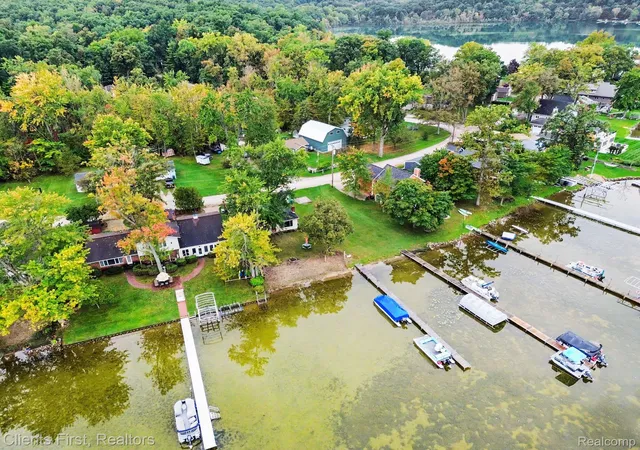 Photo 4 of Single family home for sale at 14344 Edgewater Dr, Gregory, MI 48137 | MLS# 20261079400 | Listing updated on 2026-10-24