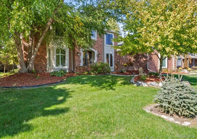 Photo 3 of Single family home for sale at 6387 Tanglewood Dr, Troy, MI 48098 | MLS# 20261079415 | Listing updated on 2026-10-15