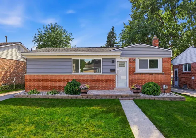 Photo 1 of Sale Pending at 22520 Raymond St, Saint Clair Shores, MI 48082 | MLS# 58050223520 | Listing updated on 2026-10-18