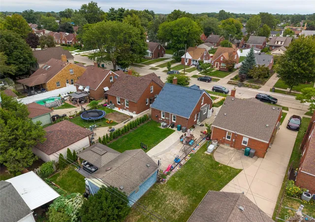 Photo 3 of Single family home for sale at 827 N Vernon St, Dearborn, MI 48128 | MLS# 20261079427 | Listing updated on 2026-10-17