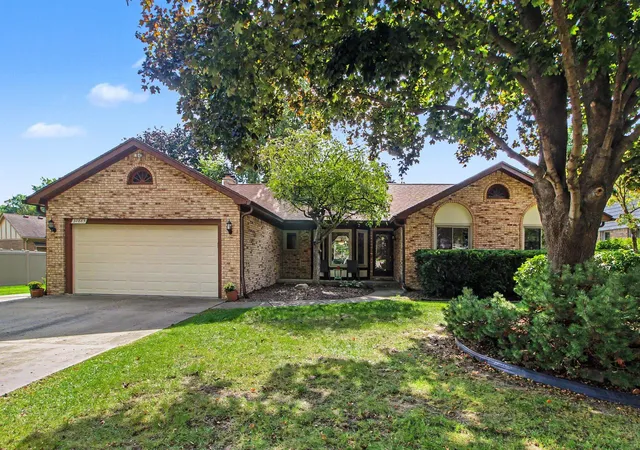 Photo 2 of Single family home for sale at 37885 Margareta Dr, Livonia, MI 48152 | MLS# 81026052272 | Listing updated on 2026-10-08