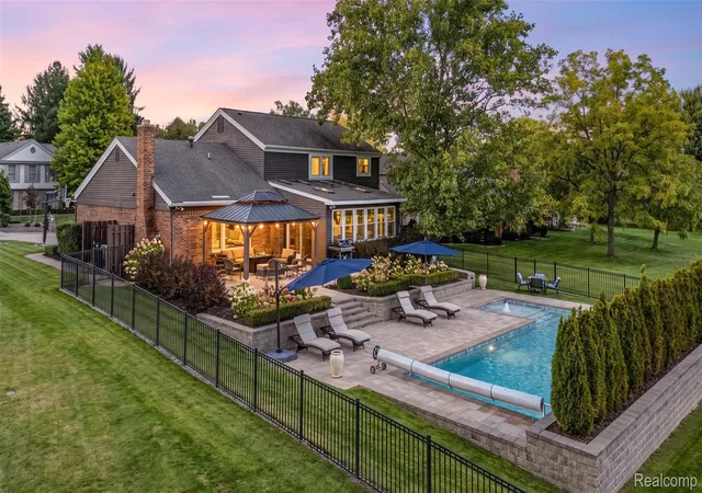 Photo 2 of Single family home for sale at 2263 Chippenham, Rochester Hills, MI 48306 | MLS# 20261079458 | Listing updated on 2026-10-13