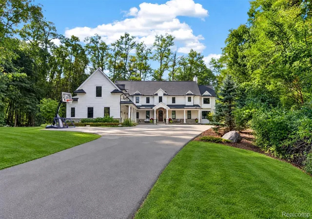Photo 2 of Single family home for sale at 1533 Kensington Rd, Bloomfield Hills, MI 48304 | MLS# 20261079463 | Listing updated on 2026-10-20