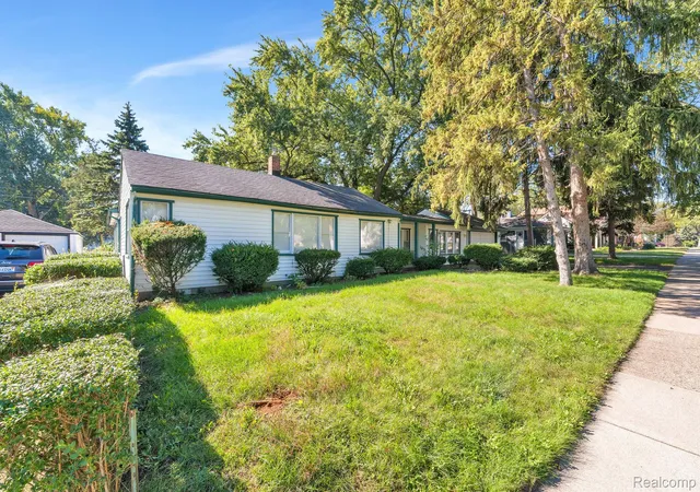 Photo 2 of Single family home for sale at 23423 Annapolis St, Dearborn Heights, MI 48125 | MLS# 20261079478 | Listing updated on 2026-10-19