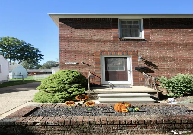 Photo 2 of Single family home for sale at 29386 Walnut St, Flat Rock, MI 48134 | MLS# 57050223540 | Listing updated on 2026-10-05