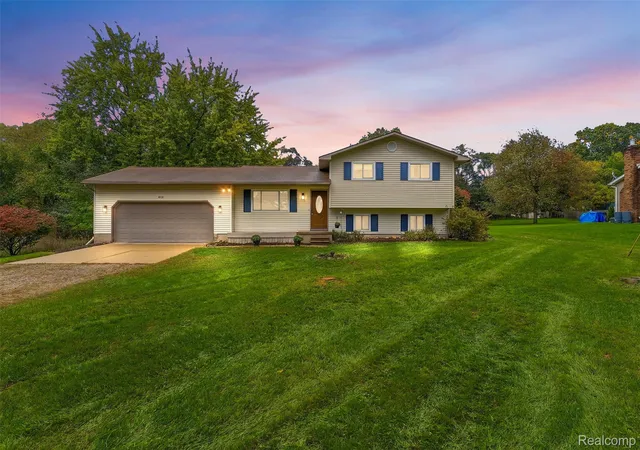 Photo 1 of Single family home for sale at 819 Alpine Trl, Fenton, MI 48430 | MLS# 20261079485 | Listing updated on 2026-10-06