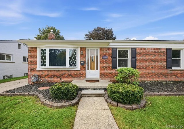 Photo 3 of Single family home for sale at 9293 Virginia St, Livonia, MI 48150 | MLS# 20261079484 | Listing updated on 2026-10-18