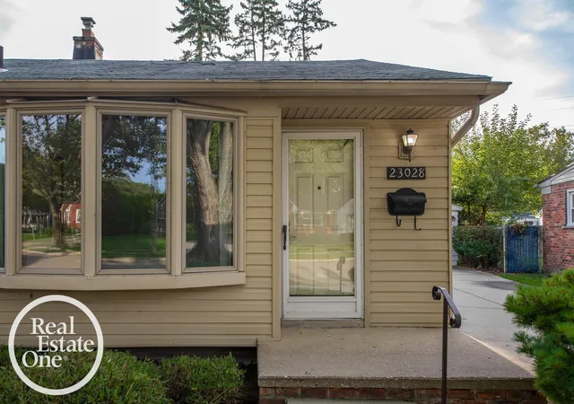 Photo 2 of Single family home for sale at 23028 Sanders St, Saint Clair Shores, MI 48080 | MLS# 58050223551 | Listing updated on 2026-10-12