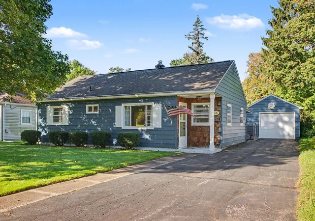 Single family home for sale at 1031 Chrysler St, Kalamazoo, MI 49048 | MLS# 62026052324