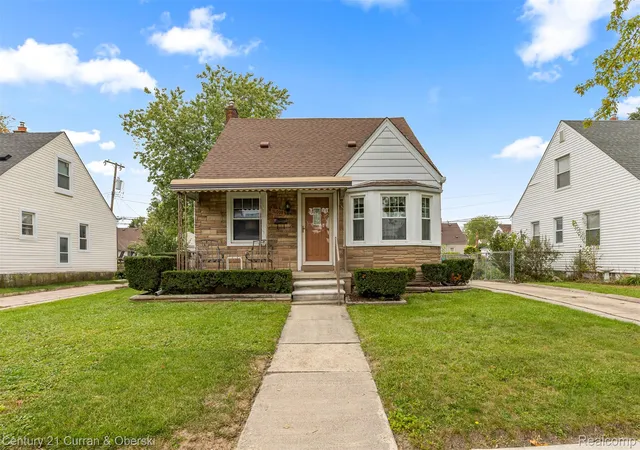 Photo 1 of Single family home for sale at 16000 Beatrice Ave, Allen Park, MI 48101 | MLS# 20261079520 | Listing updated on 2026-10-09