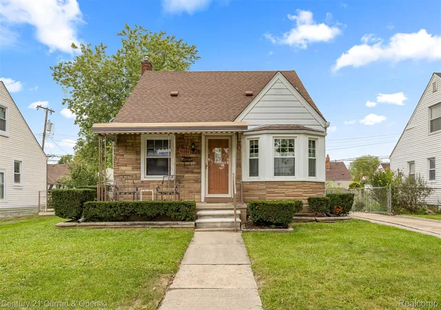 Photo 3 of Single family home for sale at 16000 Beatrice Ave, Allen Park, MI 48101 | MLS# 20261079520 | Listing updated on 2026-10-09