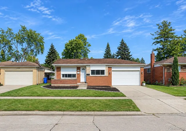 Photo 2 of Single family home for sale at 27262 Thomas Ave, Warren, MI 48092 | MLS# 20261079533 | Listing updated on 2026-10-18