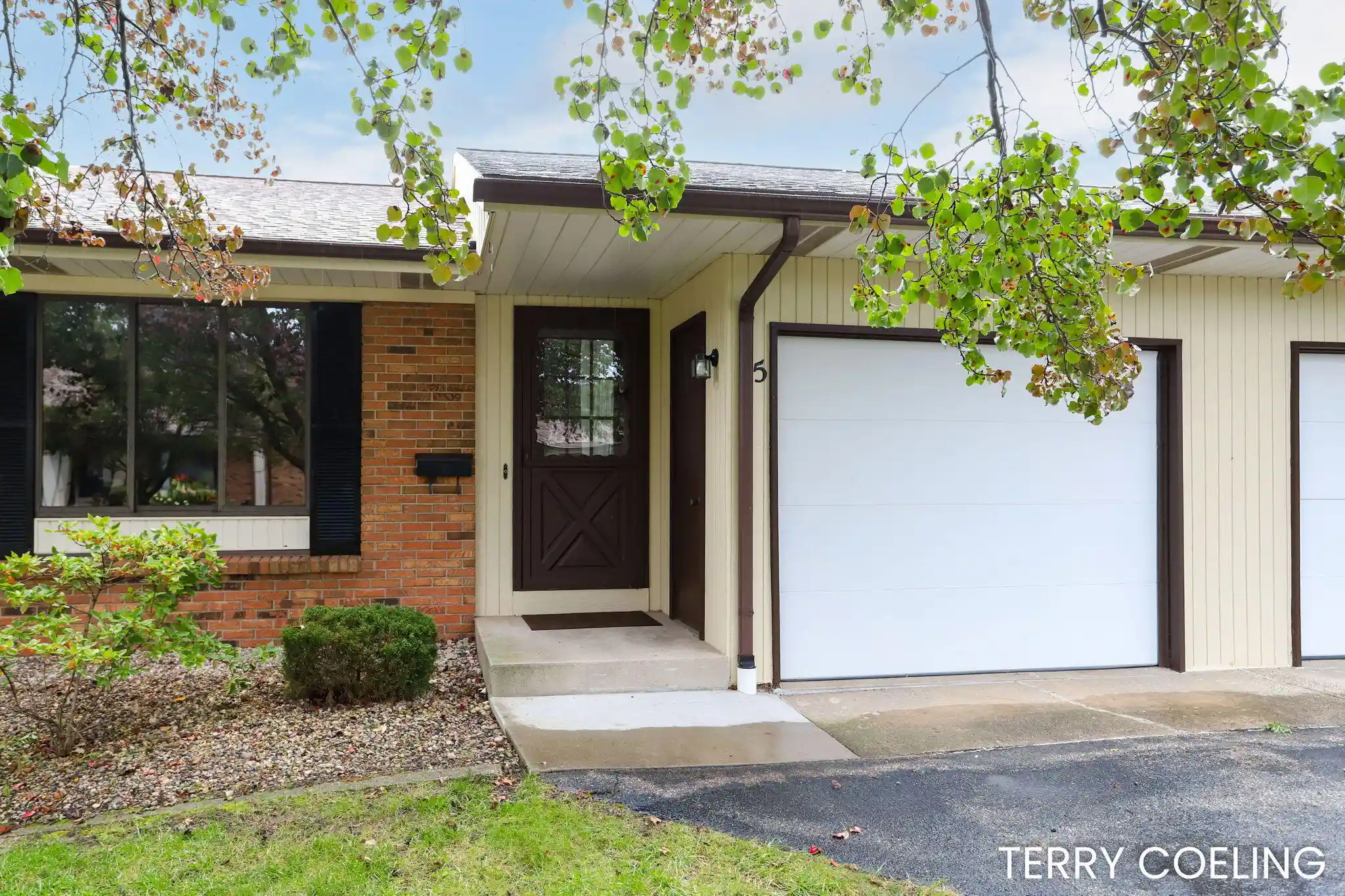 Listing Photo 2 - Condo for sale in 52 Old Mill Dr located at 52 Old Mill Dr, Allegan, MI 49423 - Unit 52 Old Ml Dr