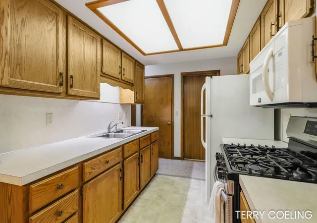 Listing Photo 5 - Condo for sale in building located at 52 Old Mill Dr, Allegan, MI 49423 - Unit #5