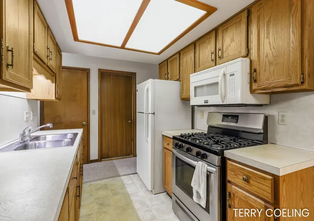 Listing Photo 4 - Condo for sale in building located at 52 Old Mill Dr, Allegan, MI 49423 - Unit #5