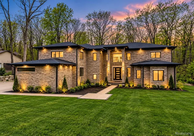 Photo 1 of Single family home for sale at 6675 College Park, Clarkston, MI 48346 | MLS# 20261079538 | Listing updated on 2026-10-26