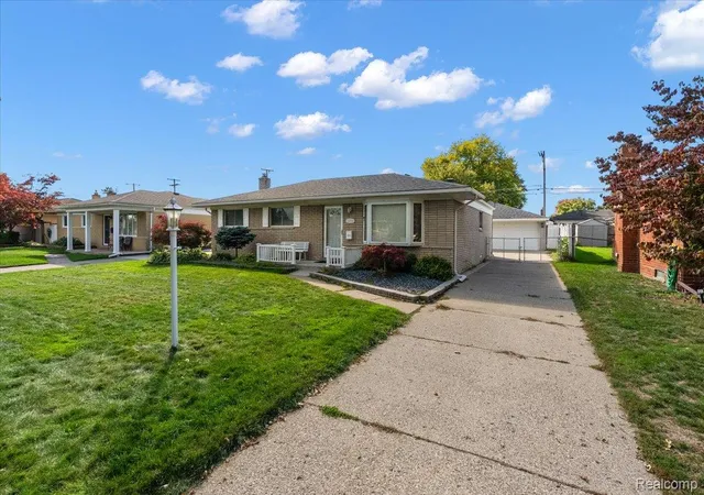 Photo 3 of Single family home for sale at 33759 Cornelissen Dr, Sterling Heights, MI 48312 | MLS# 20261079553 | Listing updated on 2026-10-21