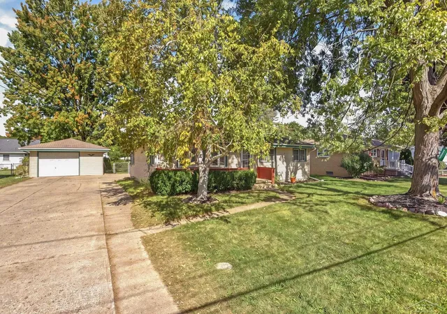 Photo 2 of Single family home for sale at 2222 Plainview Dr, Saginaw, MI 48603 | MLS# 61050223566 | Listing updated on 2026-10-11