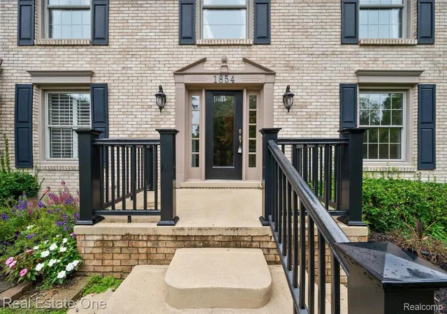 Photo 3 of Single family home for sale at 1854 Ludgate Ln, Rochester Hills, MI 48309 | MLS# 20261079561 | Listing updated on 2026-10-20