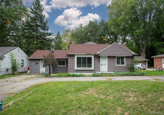 Photo 1 of Single family home for sale at 21613 Wallace Dr, Southfield, MI 48075 | MLS# 20261079562 | Listing updated on 2026-10-16