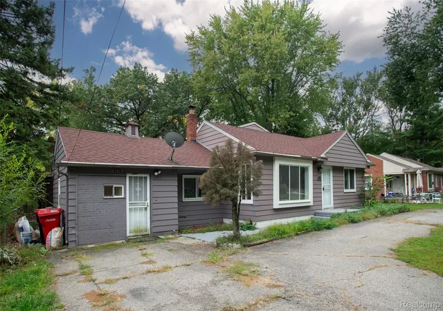 Photo 3 of Single family home for sale at 21613 Wallace Dr, Southfield, MI 48075 | MLS# 20261079562 | Listing updated on 2026-10-16