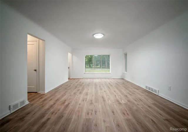 Photo 4 of Single family home for sale at 21613 Wallace Dr, Southfield, MI 48075 | MLS# 20261079562 | Listing updated on 2026-10-30