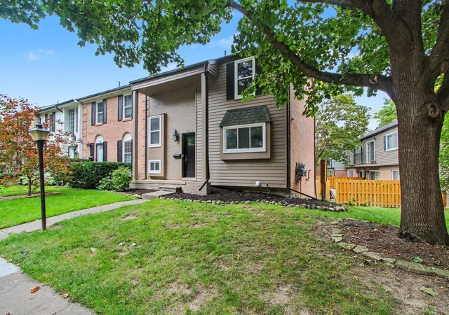Photo 3 of Condo for sale at 3555 Burbank Dr, Ann Arbor, MI 48105 | MLS# 81026052361 | Listing updated on 2026-10-12