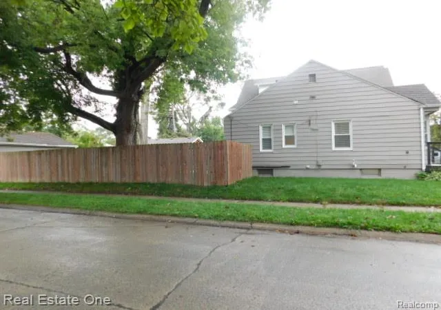Photo 2 of Single family home for sale at 203 S Wilson Ave, Royal Oak, MI 48067 | MLS# 20261079585 | Listing updated on 2026-10-18