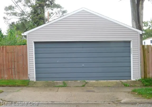 Photo 3 of Single family home for sale at 203 S Wilson Ave, Royal Oak, MI 48067 | MLS# 20261079585 | Listing updated on 2026-10-18
