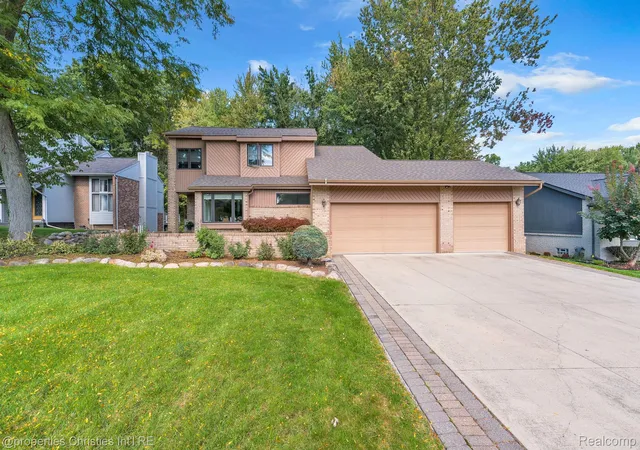 Photo 1 of Single family home for sale at 7566 Ashburton Ct, West Bloomfield, MI 48322 | MLS# 20261079595 | Listing updated on 2026-10-10
