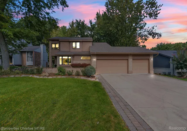 Photo 2 of Single family home for sale at 7566 Ashburton Ct, West Bloomfield, MI 48322 | MLS# 20261079595 | Listing updated on 2026-10-10