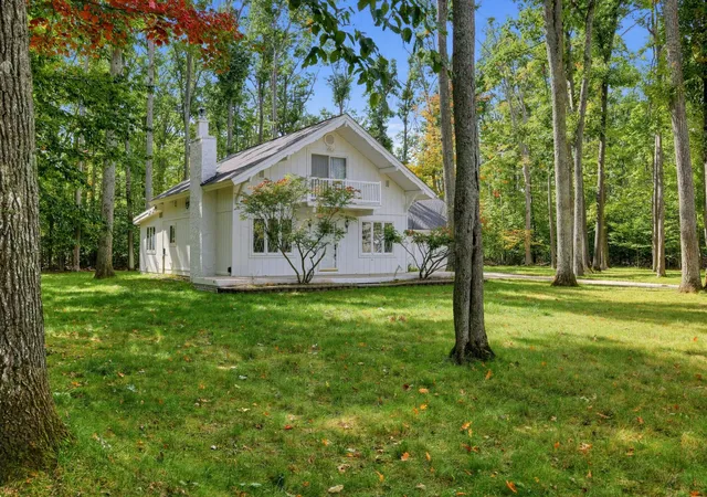 Photo 3 of Single family home for sale at 635 Michaywe Dr, Gaylord, MI 49735 | MLS# 81026052375 | Listing updated on 2026-10-08