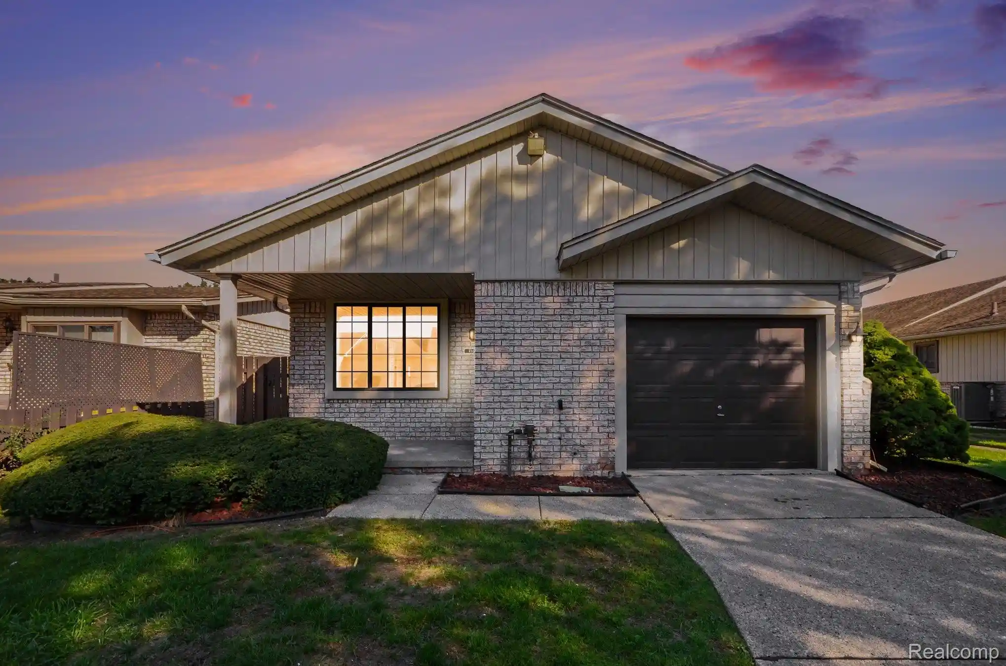 Listing Photo 1 - Condo for sale in 13811 Brockington Dr located at 13811 Brockington Dr, Warren, MI 48088 - Unit 13811 Brockington Dr