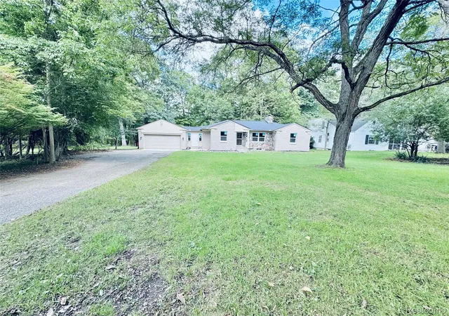 Photo 1 of Single family home for sale at 25400 Larkins St, Southfield, MI 48033 | MLS# 20261079612 | Listing updated on 2026-10-06