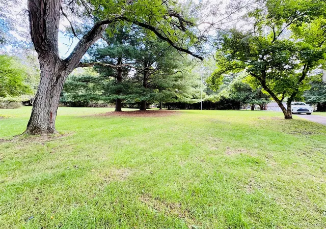 Photo 2 of Single family home for sale at 25400 Larkins St, Southfield, MI 48033 | MLS# 20261079612 | Listing updated on 2026-10-06