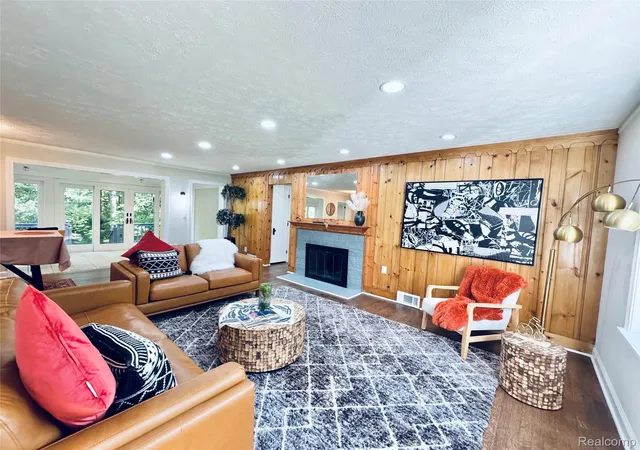 Photo 3 of Single family home for sale at 25400 Larkins St, Southfield, MI 48033 | MLS# 20261079612 | Listing updated on 2026-10-06