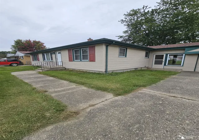 Photo 3 of Single family home for sale at 25425 Fairgrove St, Woodhaven, MI 48183 | MLS# 57050223579 | Listing updated on 2026-10-19