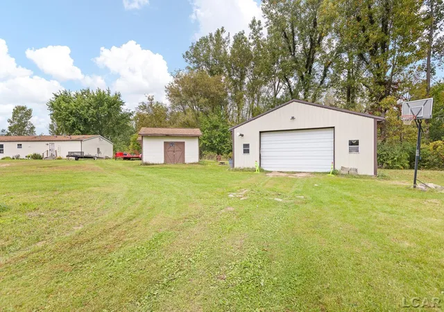 Photo 2 of Single family home for sale at 11818 Silver Lake Hwy, Brooklyn, MI 49230 | MLS# 56050223581 | Listing updated on 2026-10-05