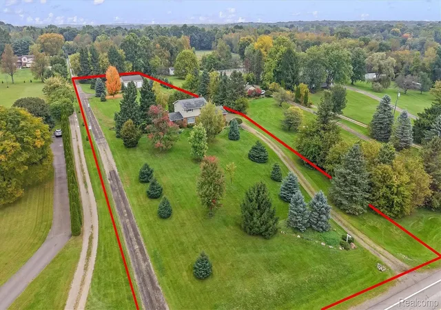 Photo 2 of Single family home for sale at 4675 Seymour Lake Rd, Oxford, MI 48371 | MLS# 20261079620 | Listing updated on 2026-10-20
