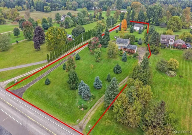 Photo 3 of Single family home for sale at 4675 Seymour Lake Rd, Oxford, MI 48371 | MLS# 20261079620 | Listing updated on 2026-10-20