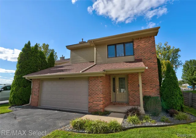 Photo 1 of Condo for sale at 2214 Bowles St, Fenton, MI 48430 | MLS# 20261079636 | Listing updated on 2026-10-28