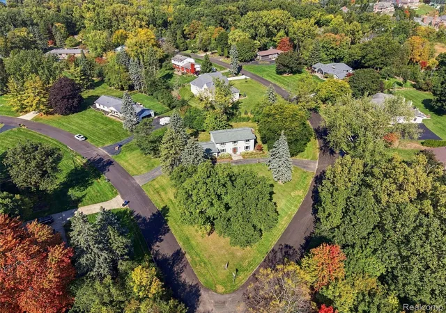 Photo 2 of Single family home for sale at 1848 Packer Rd, Bloomfield Hills, MI 48302 | MLS# 20261079652 | Listing updated on 2026-10-07