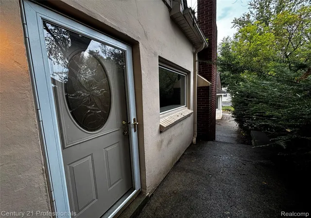 Photo 1 of Sale Pending at 19435 Angling St, Livonia, MI 48152 | MLS# 20261079672 | Listing updated on 2026-10-11