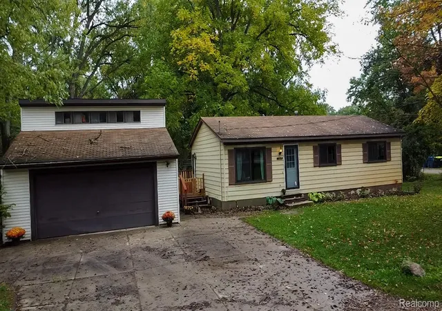 Photo 1 of Sale Pending at 1205 Ennest Blvd, White Lake, MI 48386 | MLS# 20261079674 | Listing updated on 2026-10-17