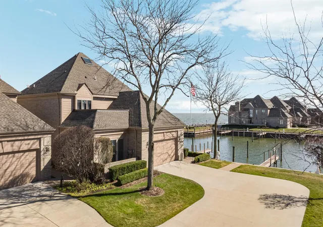 Photo 3 of Condo for sale at 26421 Harbour Pointe Dr, Harrison Township, MI 48045 | MLS# 58050223609 | Listing updated on 2026-10-11