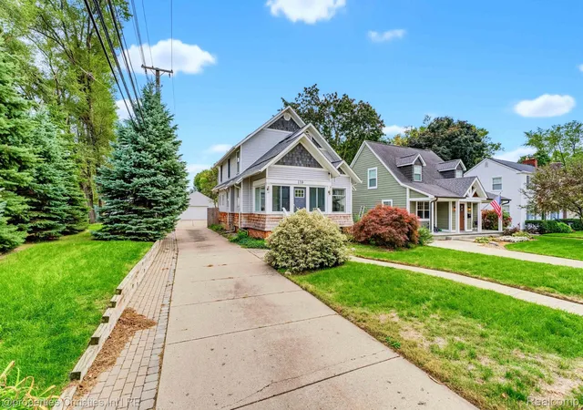 Photo 2 of Single family home for sale at 119 Crane Ave, Royal Oak, MI 48067 | MLS# 20261079688 | Listing updated on 2026-10-18
